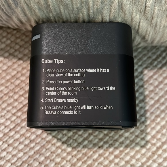 iRobot® Braava® 380t Robot Mop - Picture 4 of 9